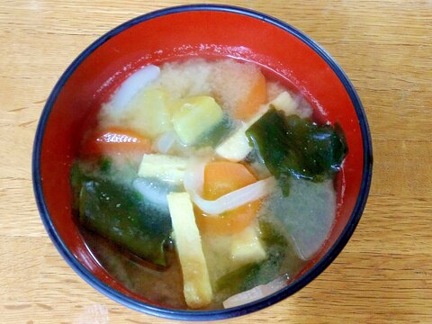 根菜とワカメと油揚げのお味噌汁♪